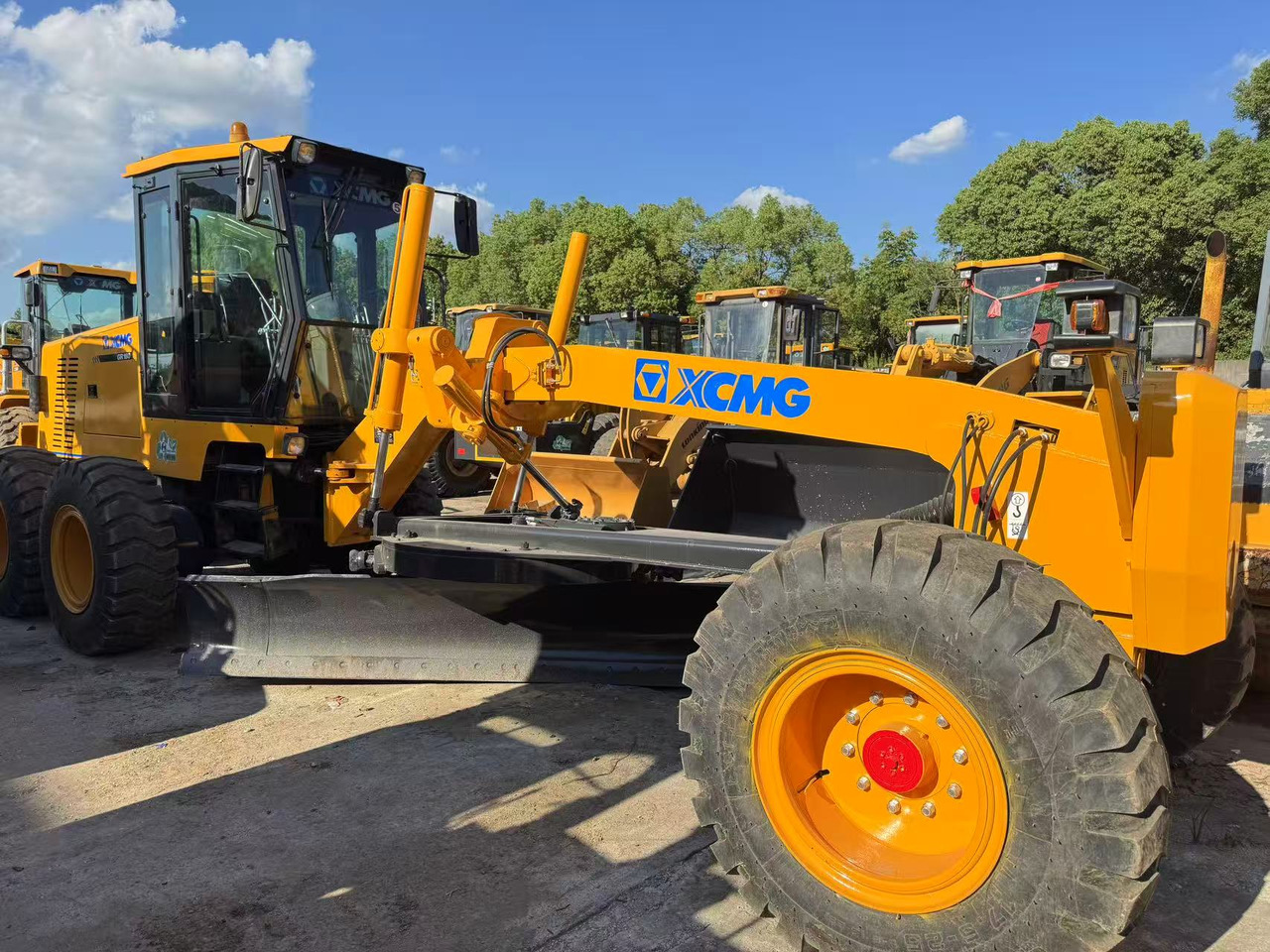 XCMG GR180 - 平路机:图1 XCMG GR180 - 平路机:图1