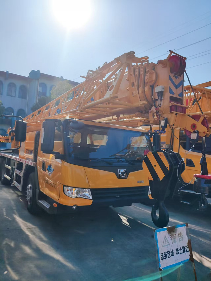 XCMG XCT25 mobile crane 25tons China made - 移动式起重机:图1 XCMG XCT25 mobile crane 25tons China made - 移动式起重机:图1