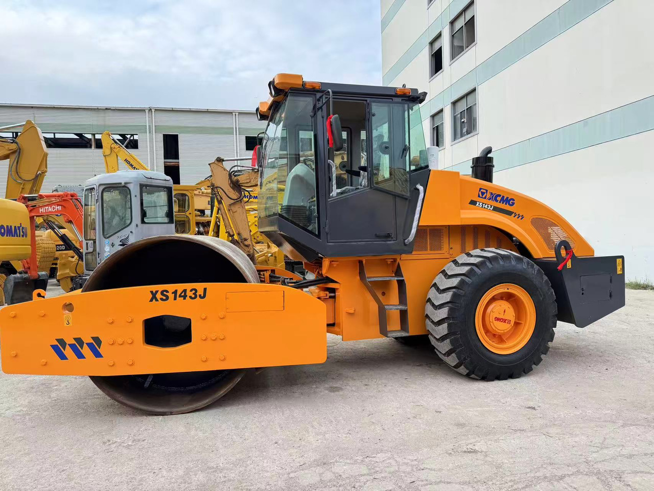 XCMG XS143J - 压路机:图3 XCMG XS143J - 压路机:图3