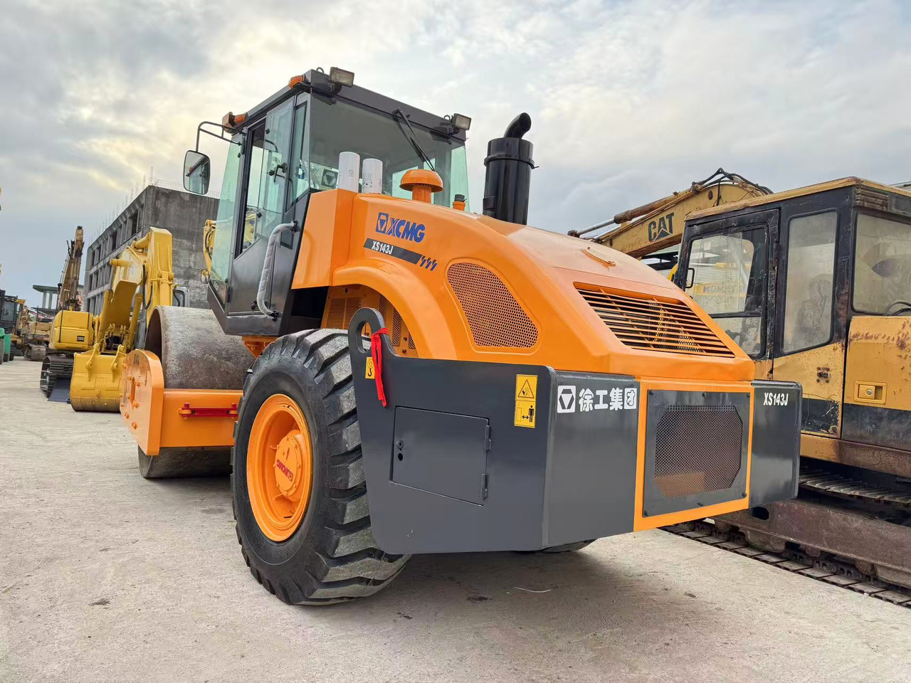 XCMG XS143J - 压路机:图2 XCMG XS143J - 压路机:图2