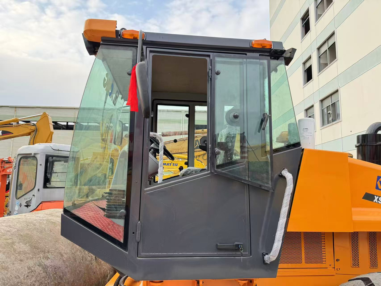 XCMG XS143J - 压路机:图4 XCMG XS143J - 压路机:图4