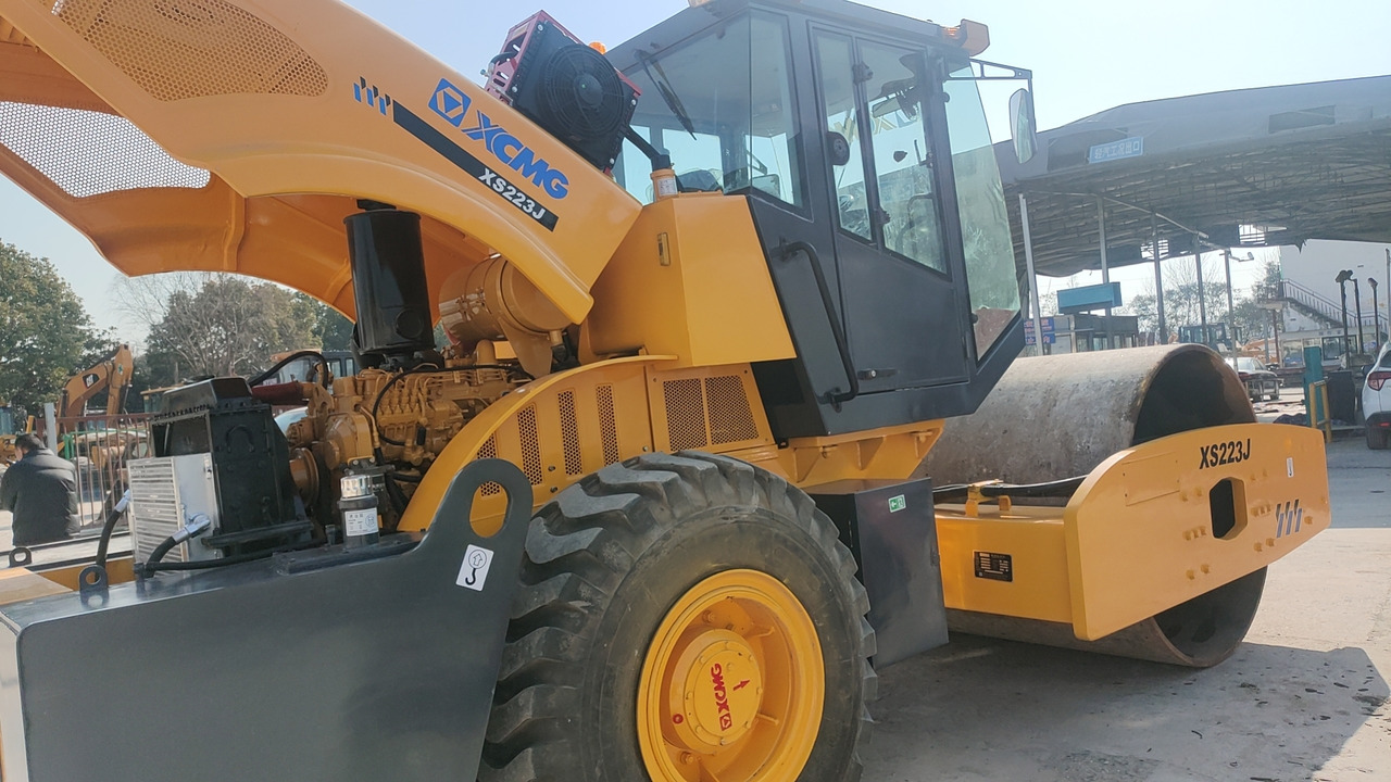 XCMG XS223J - 压路机:图2 XCMG XS223J - 压路机:图2