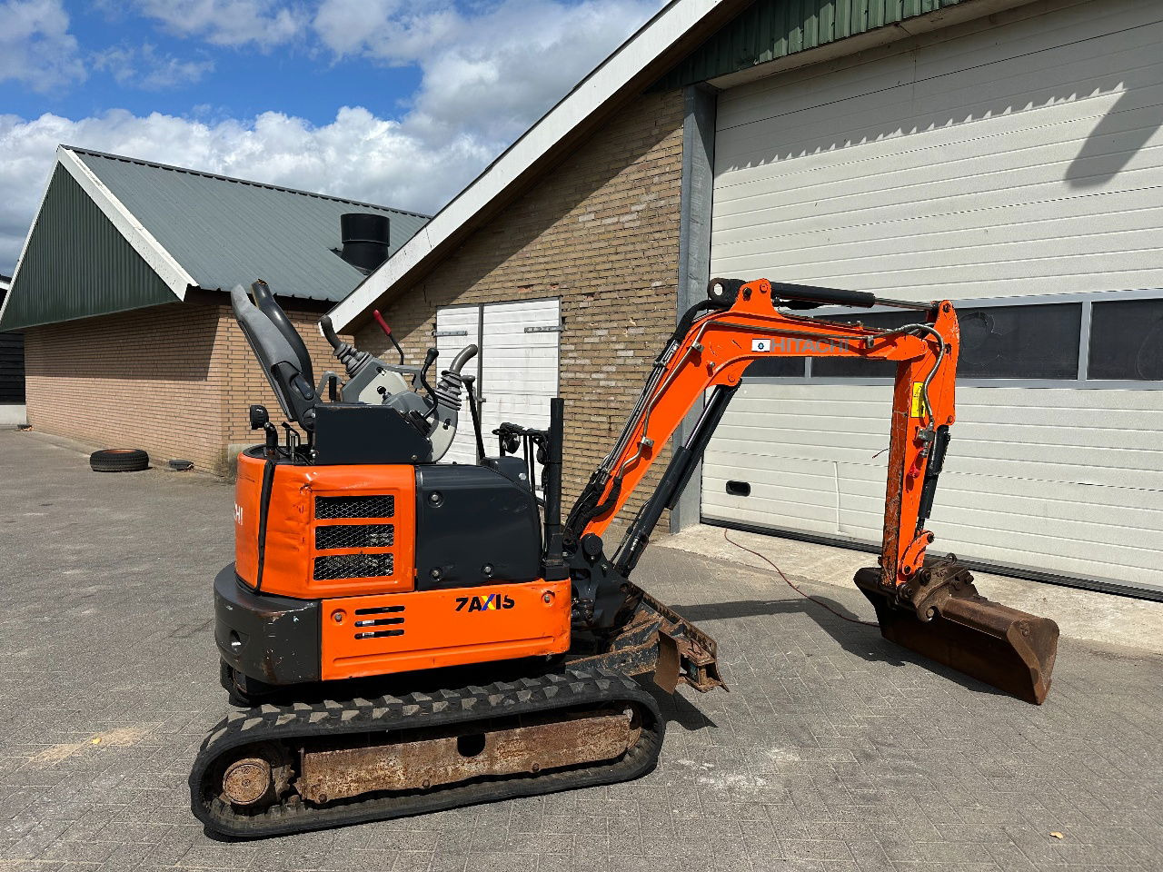 Hitachi ZX19U-6 YR - 小型挖掘机:图4 Hitachi ZX19U-6 YR - 小型挖掘机:图4