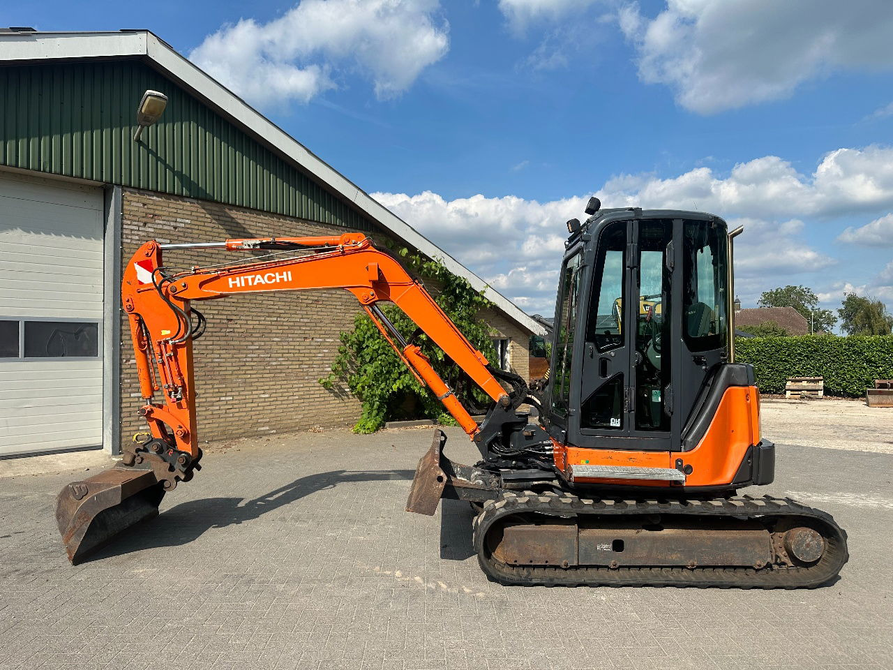 Hitachi ZX50U-2 CLR - 小型挖掘机:图1 Hitachi ZX50U-2 CLR - 小型挖掘机:图1