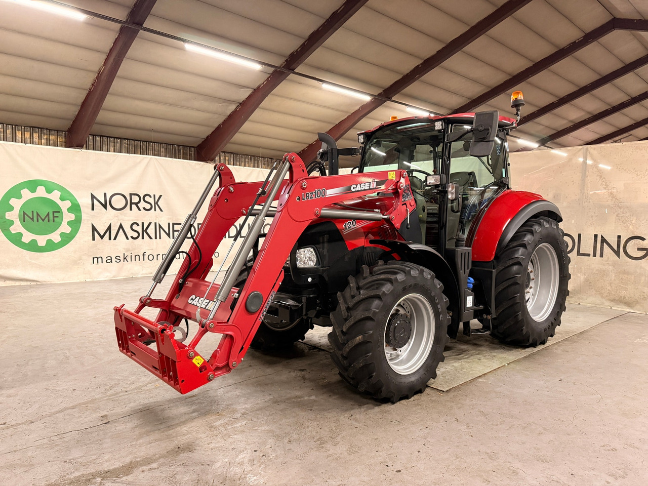 CASE IH Luxxum 120 - 拖拉机:图1 CASE IH Luxxum 120 - 拖拉机:图1