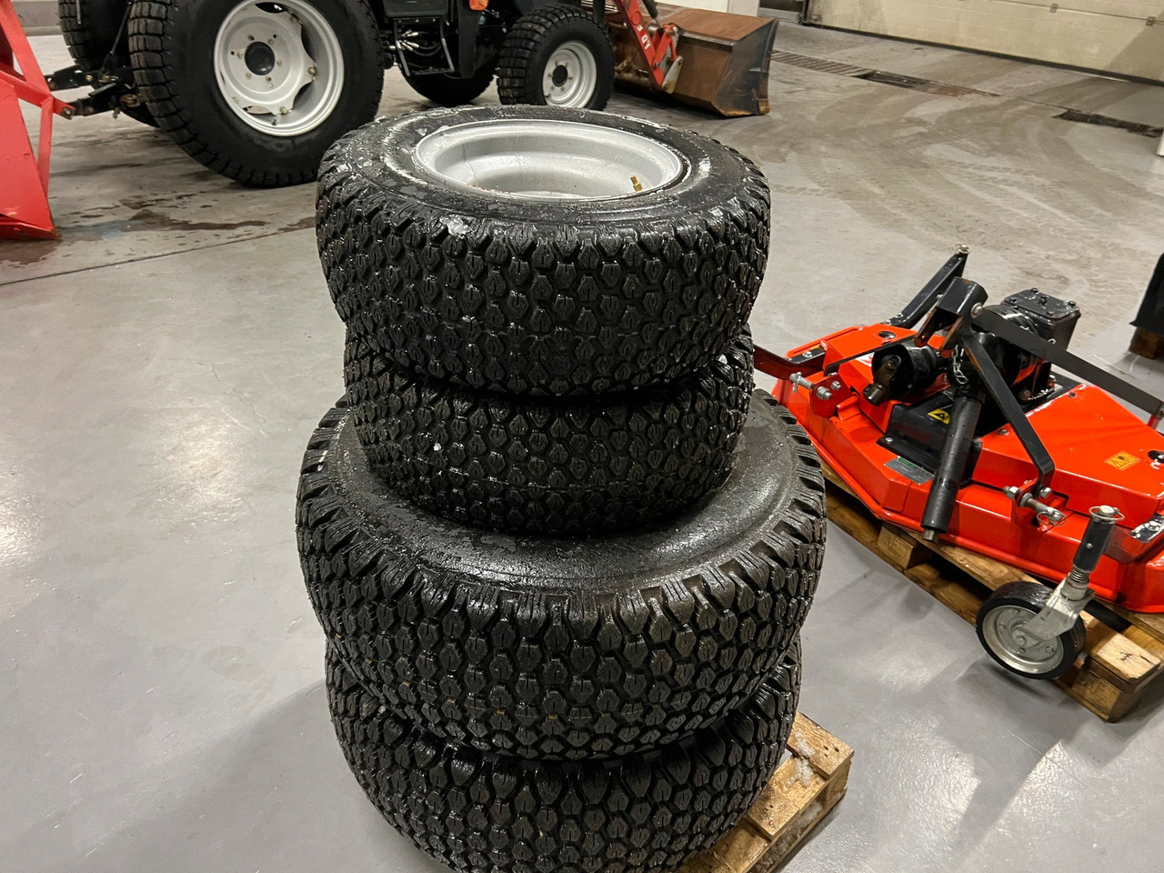 Dekk passer Massey Ferguson 1525 - 车轮 适用于 农业机械:图2 Dekk passer Massey Ferguson 1525 - 车轮 适用于 农业机械:图2