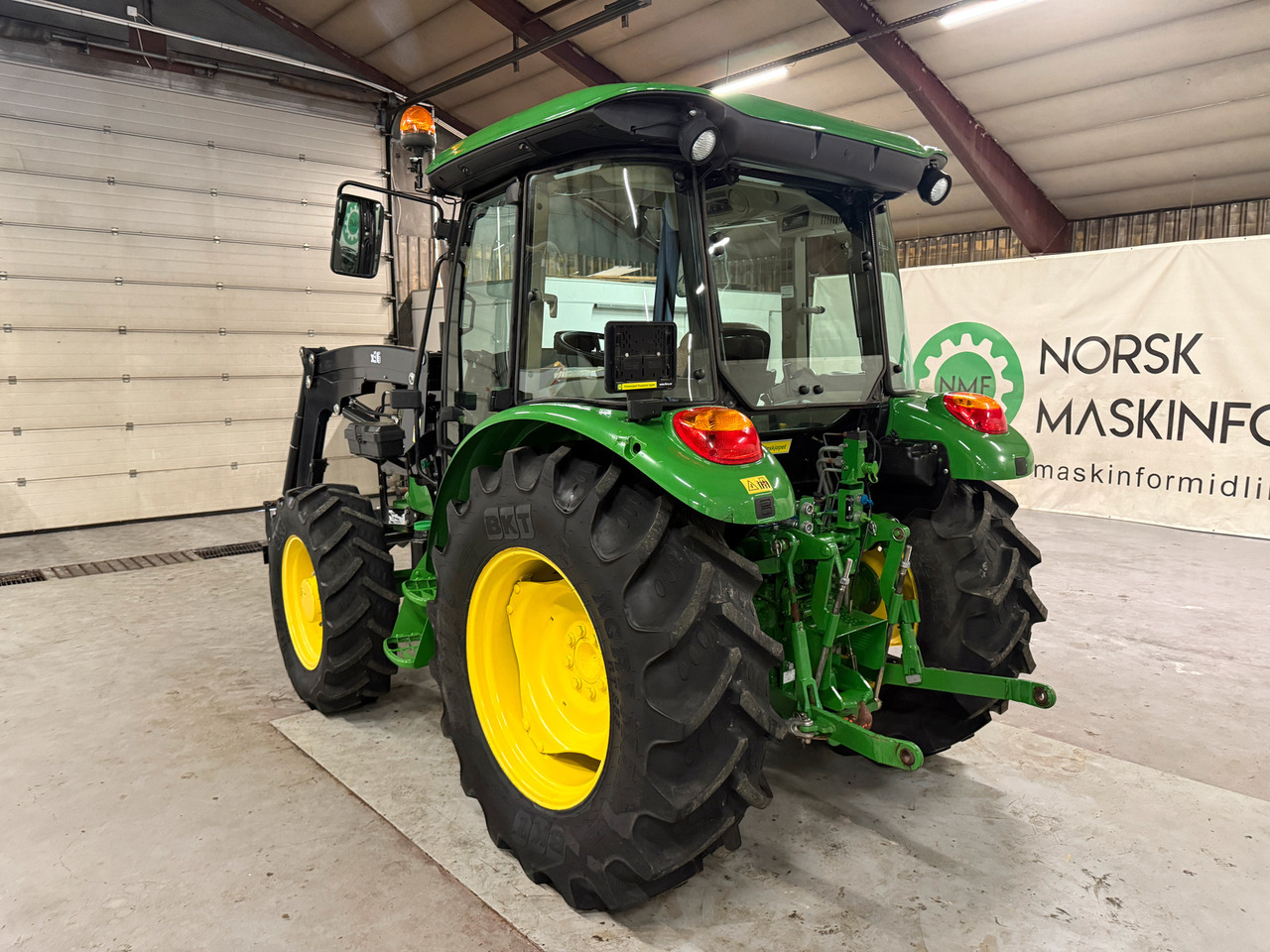John Deere 5075E - 拖拉机:图3 John Deere 5075E - 拖拉机:图3