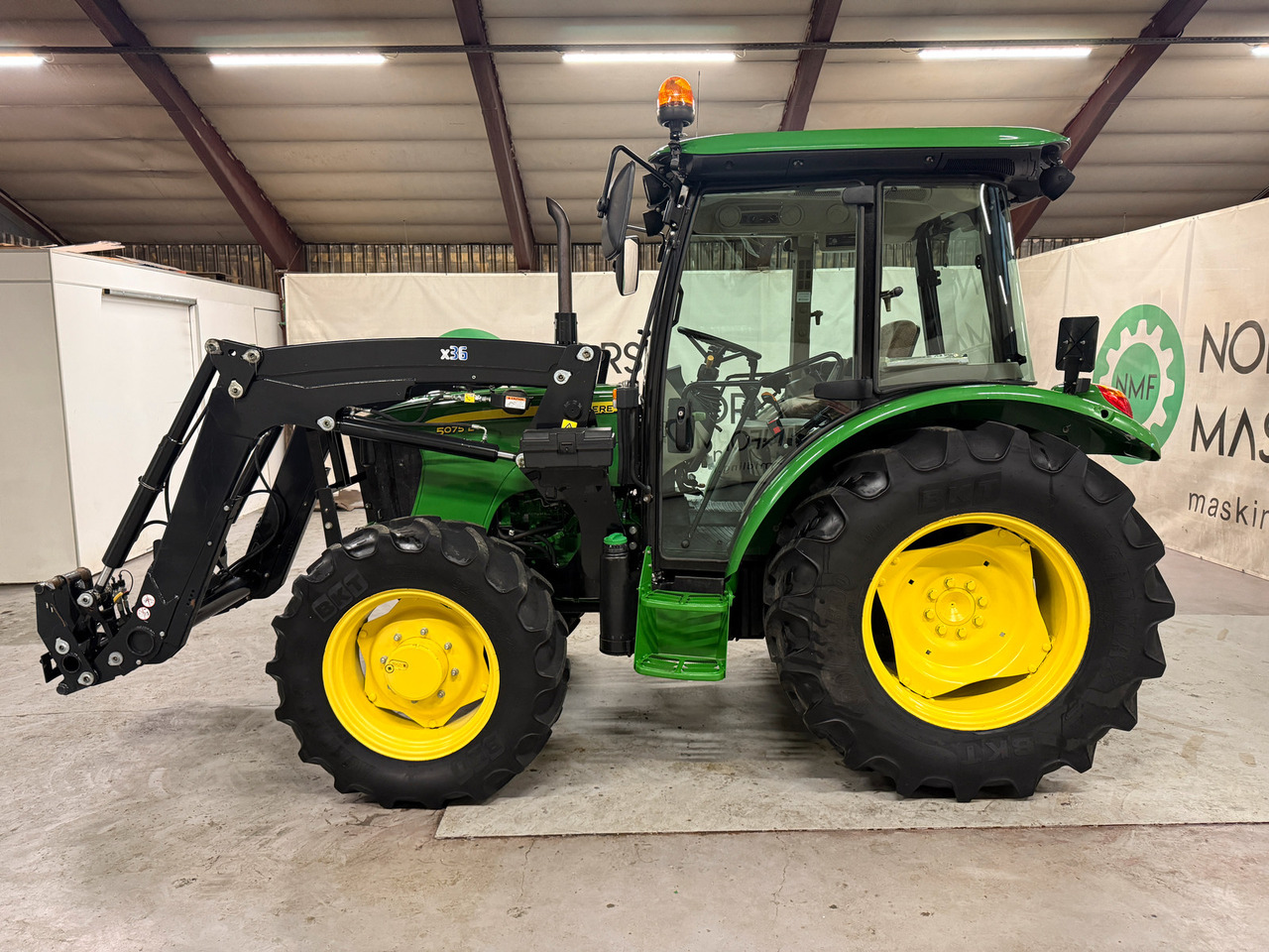 John Deere 5075E - 拖拉机:图2 John Deere 5075E - 拖拉机:图2