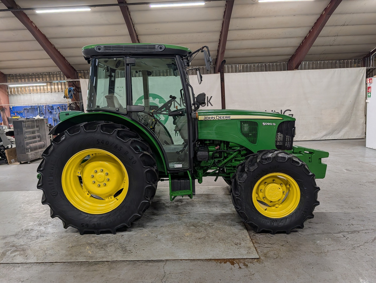 John Deere 5090G - 拖拉机:图5 John Deere 5090G - 拖拉机:图5