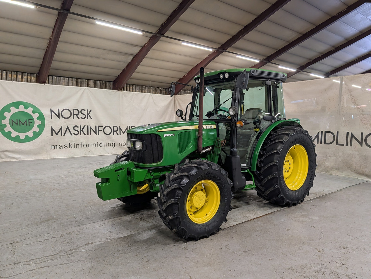 John Deere 5090G - 拖拉机:图1 John Deere 5090G - 拖拉机:图1