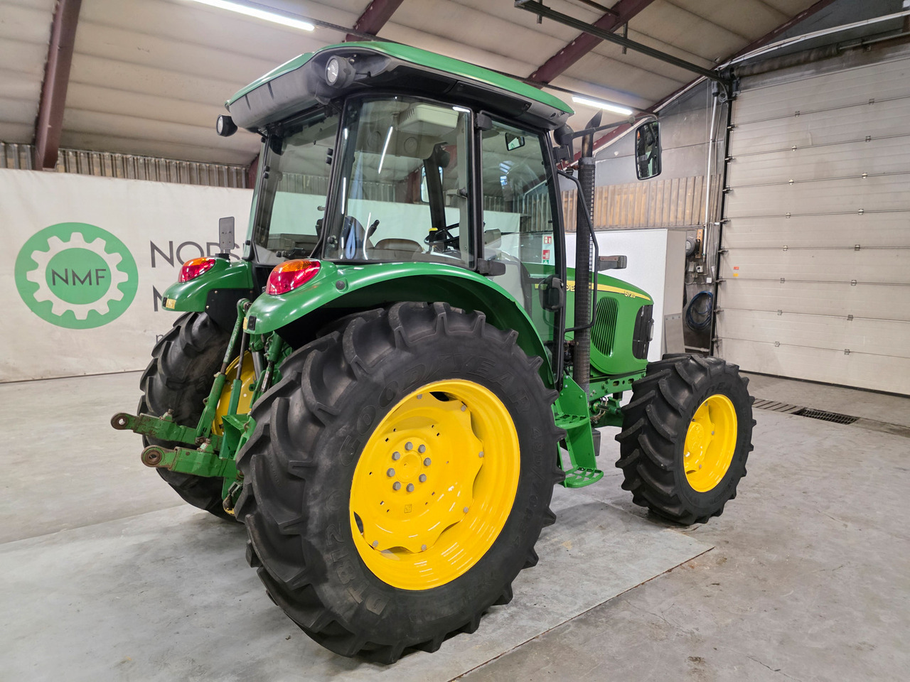 John Deere 5720 - 拖拉机:图5 John Deere 5720 - 拖拉机:图5