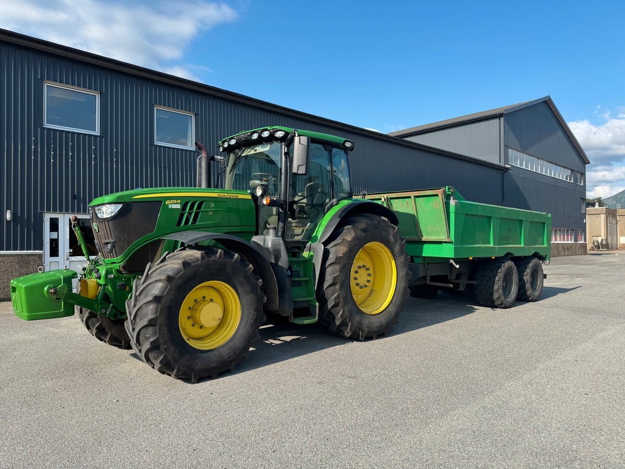John Deere 6215R - 拖拉机:图1 John Deere 6215R - 拖拉机:图1