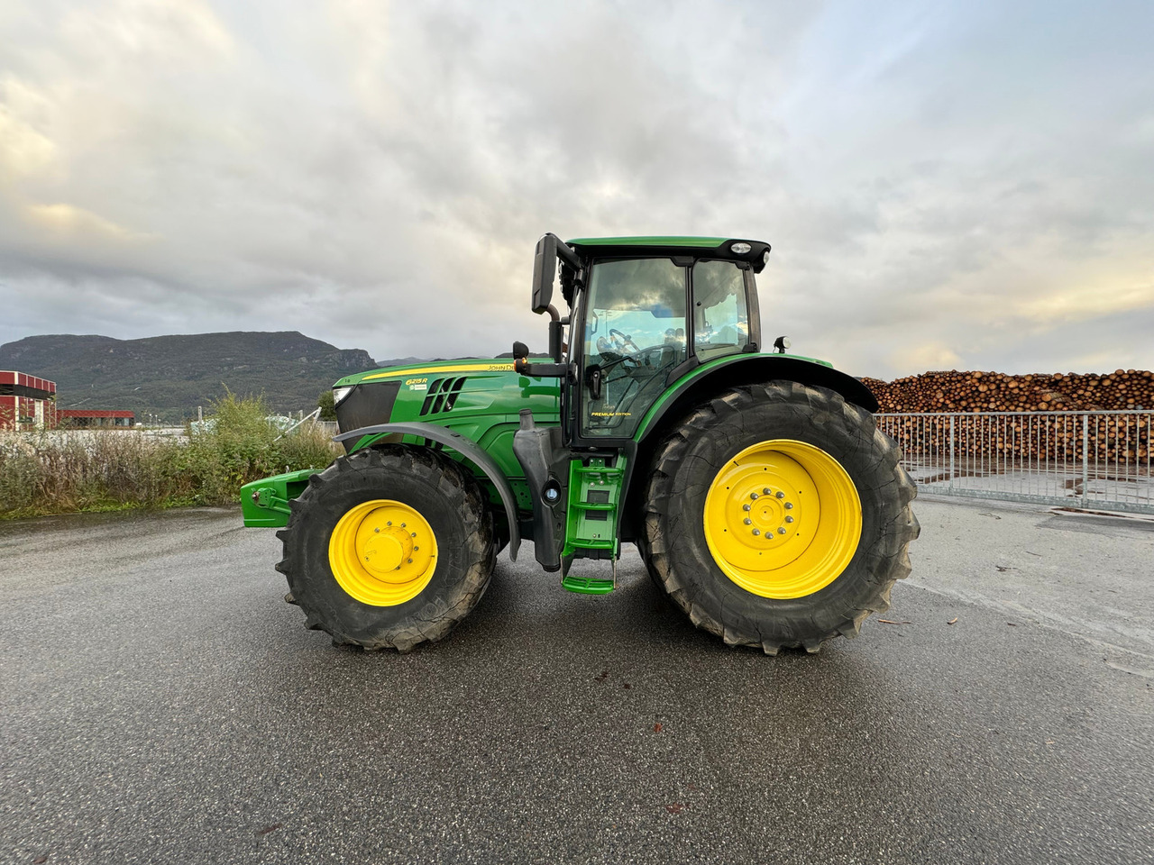 John Deere 6215R - 拖拉机:图3 John Deere 6215R - 拖拉机:图3