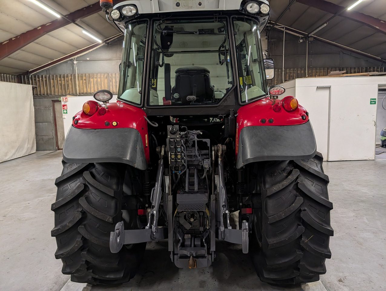 Massey Ferguson 5712SL - 拖拉机:图4 Massey Ferguson 5712SL - 拖拉机:图4