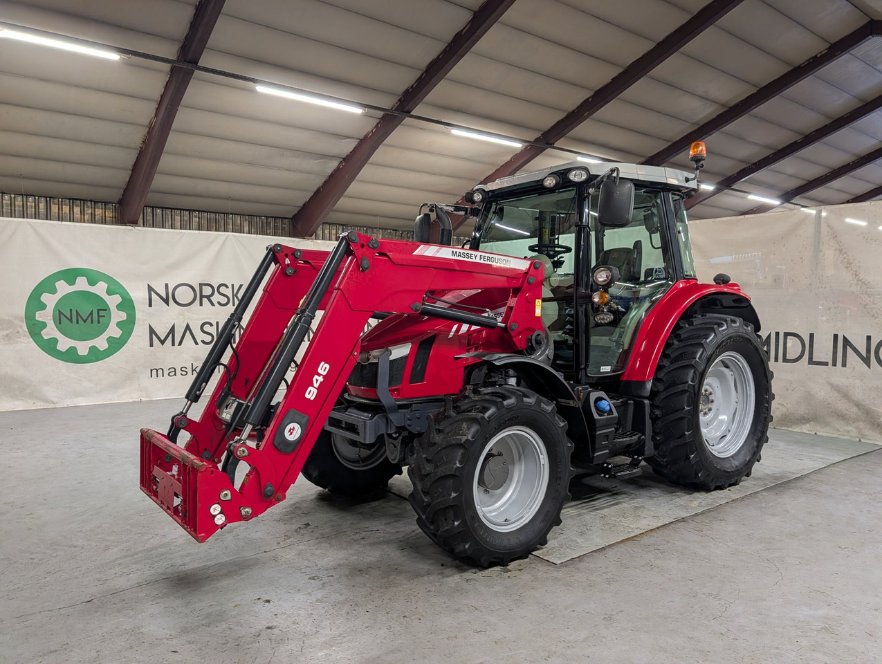 Massey Ferguson 5712SL - 拖拉机:图1 Massey Ferguson 5712SL - 拖拉机:图1