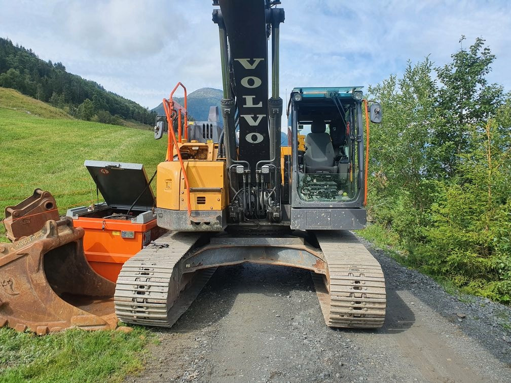 Volvo ECR235EL - 履带式挖掘机:图2 Volvo ECR235EL - 履带式挖掘机:图2