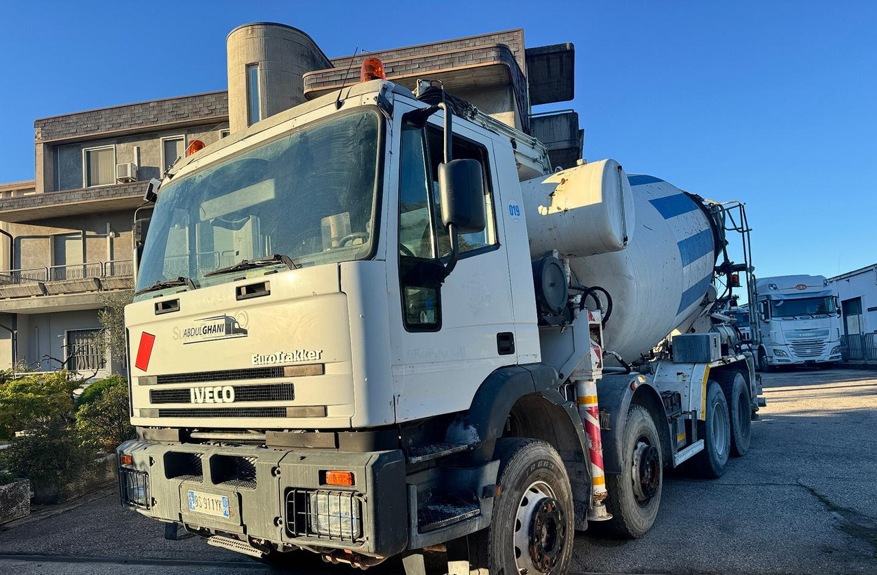 Betonpompa CIFA Iveco Trakker 410E44 - 搅拌泵卡车:图1 Betonpompa CIFA Iveco Trakker 410E44 - 搅拌泵卡车:图1