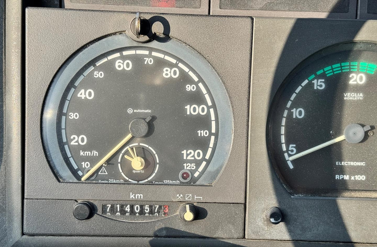 Iveco Eurocargo 150E23 con Gru HIAB - 栏板式/ 平板卡车, 起重车:图3 Iveco Eurocargo 150E23 con Gru HIAB - 栏板式/ 平板卡车, 起重车:图3