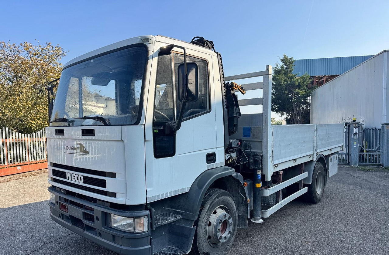 Iveco Eurocargo 150E23 con Gru HIAB - 栏板式/ 平板卡车, 起重车:图1 Iveco Eurocargo 150E23 con Gru HIAB - 栏板式/ 平板卡车, 起重车:图1