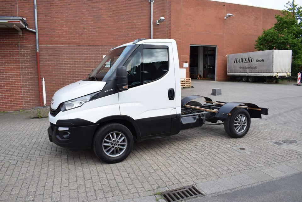 Iveco Daily 35 S21 3,0 Automatik Luftfederung Tempomat - 驾驶室底盘卡车, 小型货车:图2 Iveco Daily 35 S21 3,0 Automatik Luftfederung Tempomat - 驾驶室底盘卡车, 小型货车:图2