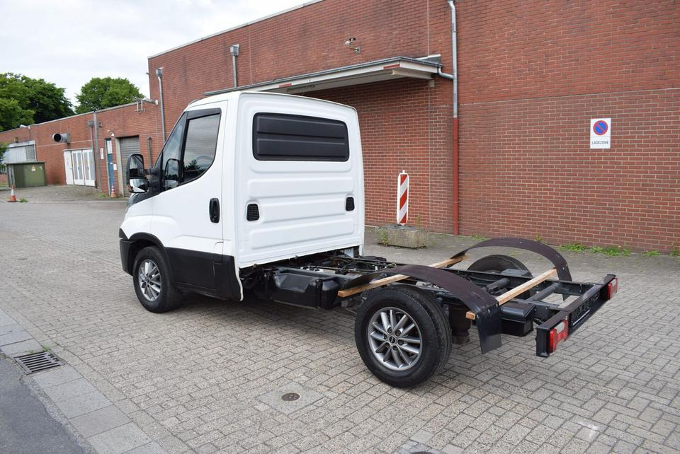 Iveco Daily 35 S21 3,0 Automatik Luftfederung Tempomat - 驾驶室底盘卡车, 小型货车:图4 Iveco Daily 35 S21 3,0 Automatik Luftfederung Tempomat - 驾驶室底盘卡车, 小型货车:图4
