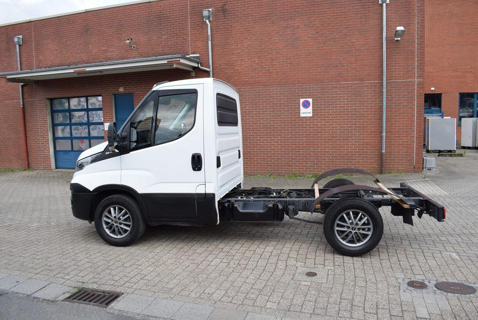 Iveco Daily 35 S21 3,0 Automatik Luftfederung Tempomat - 驾驶室底盘卡车, 小型货车:图3 Iveco Daily 35 S21 3,0 Automatik Luftfederung Tempomat - 驾驶室底盘卡车, 小型货车:图3