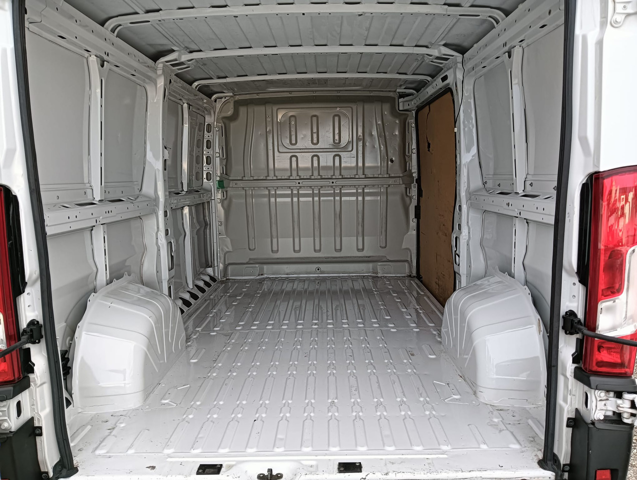 FIAT DUCATO FURGON BLASZAK L2H1 NR 823 租赁 FIAT DUCATO FURGON BLASZAK L2H1 NR 823：图9