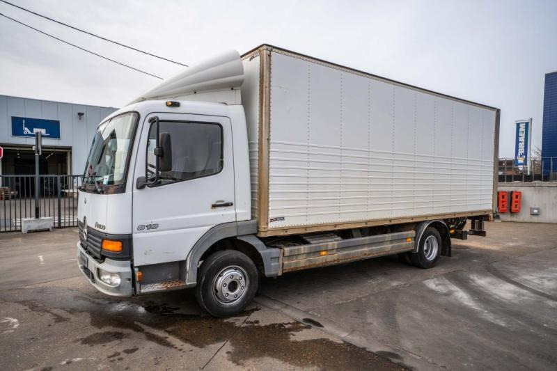 Mercedes ATEGO 818 - 厢式卡车:图1 Mercedes ATEGO 818 - 厢式卡车:图1
