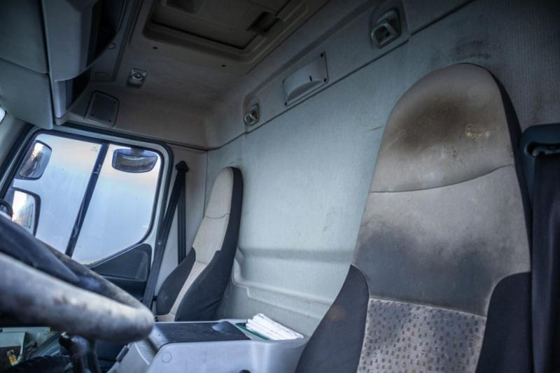 罐车 用于运输 食物 Renault PREMIUM 320 DXI+CITERNE ALIMENTAIRE ( engine problem):图7 罐车 用于运输 食物 Renault PREMIUM 320 DXI+CITERNE ALIMENTAIRE ( engine problem):图7