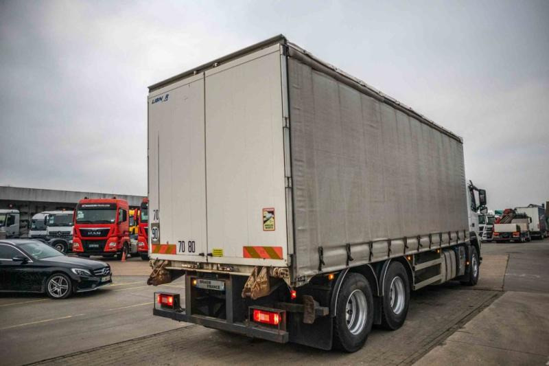 Volvo FM 330+10 pneus/tires-intarder - 侧帘卡车:图3 Volvo FM 330+10 pneus/tires-intarder - 侧帘卡车:图3
