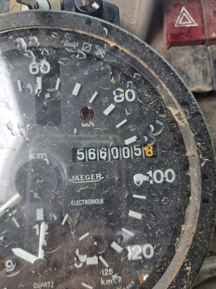 RENAULT  - 栏板式/ 平板卡车:图4 RENAULT  - 栏板式/ 平板卡车:图4