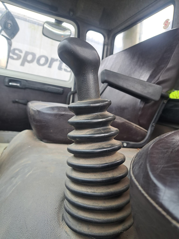 RENAULT  - 栏板式/ 平板卡车:图5 RENAULT  - 栏板式/ 平板卡车:图5