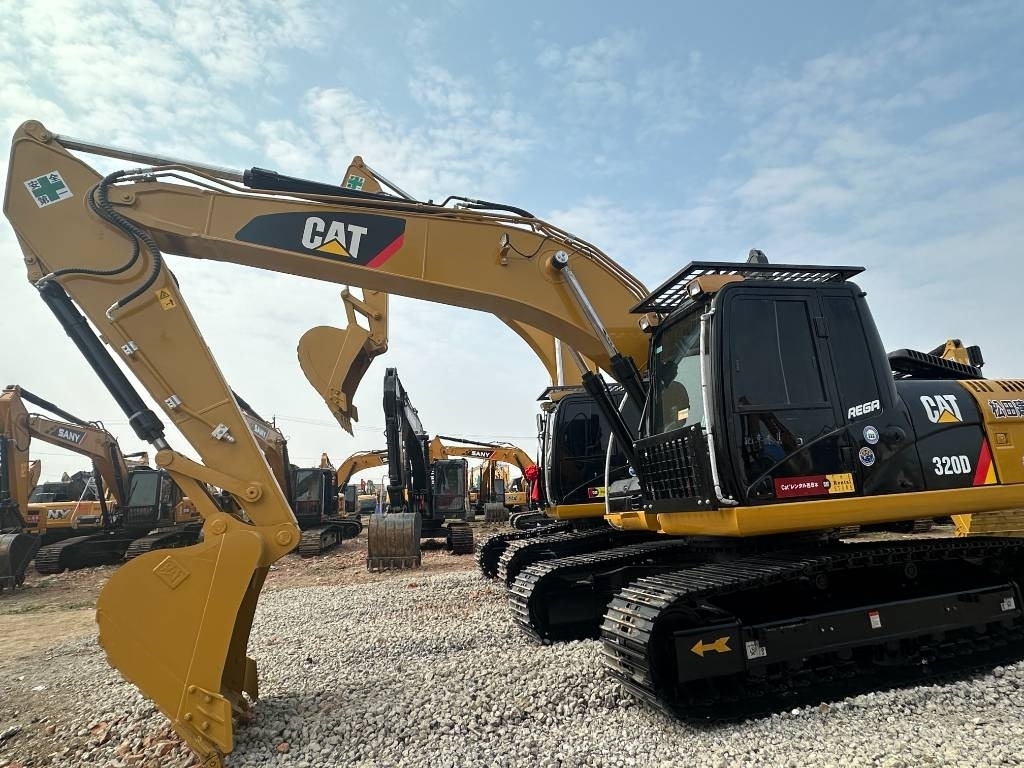 CAT CAT320D2 - 履带式挖掘机:图2 CAT CAT320D2 - 履带式挖掘机:图2