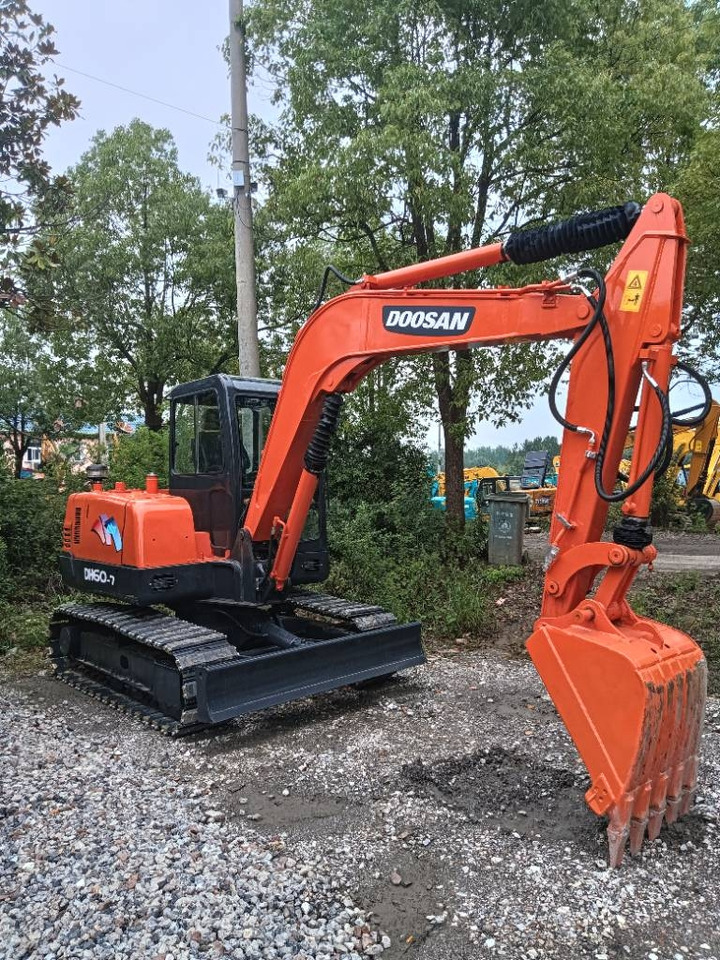 Doosan DH 60 - 履带式挖掘机:图1 Doosan DH 60 - 履带式挖掘机:图1