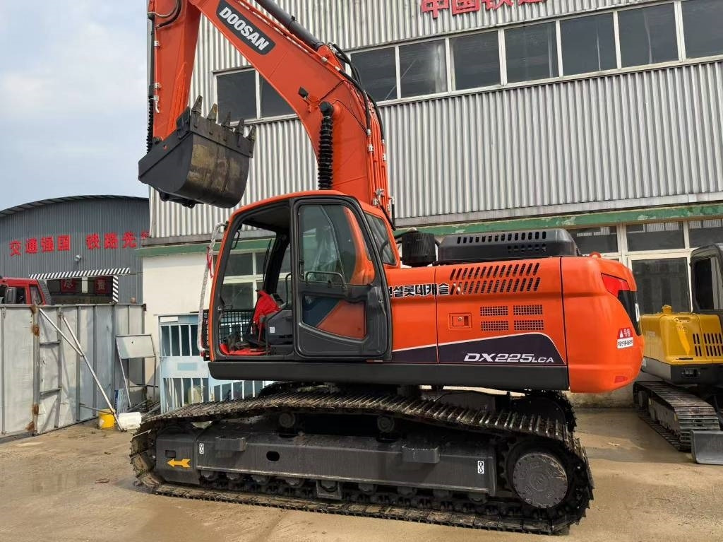 Doosan DX 225 LCA - 履带式挖掘机:图1 Doosan DX 225 LCA - 履带式挖掘机:图1