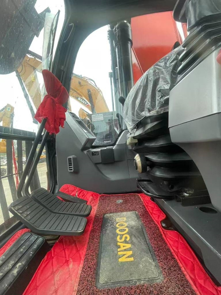 Doosan DX 225 LC - 履带式挖掘机:图5 Doosan DX 225 LC - 履带式挖掘机:图5