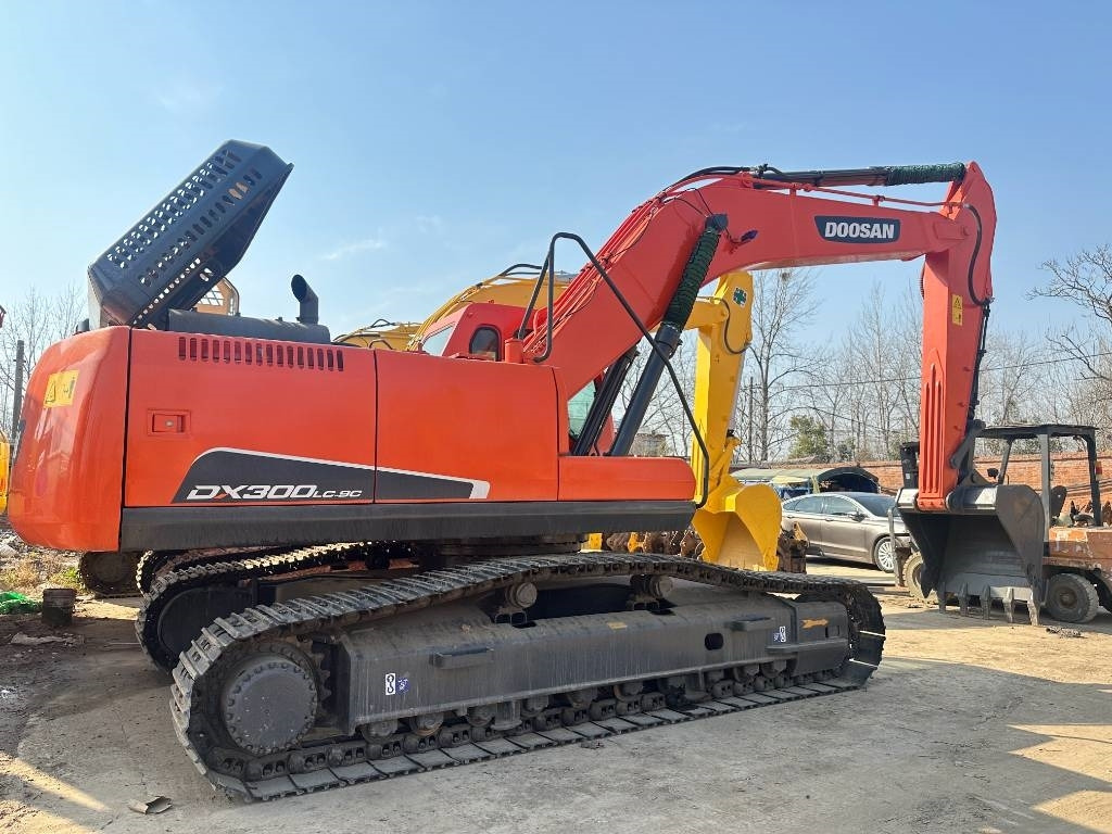 Doosan DX 300 - 履带式挖掘机:图1 Doosan DX 300 - 履带式挖掘机:图1