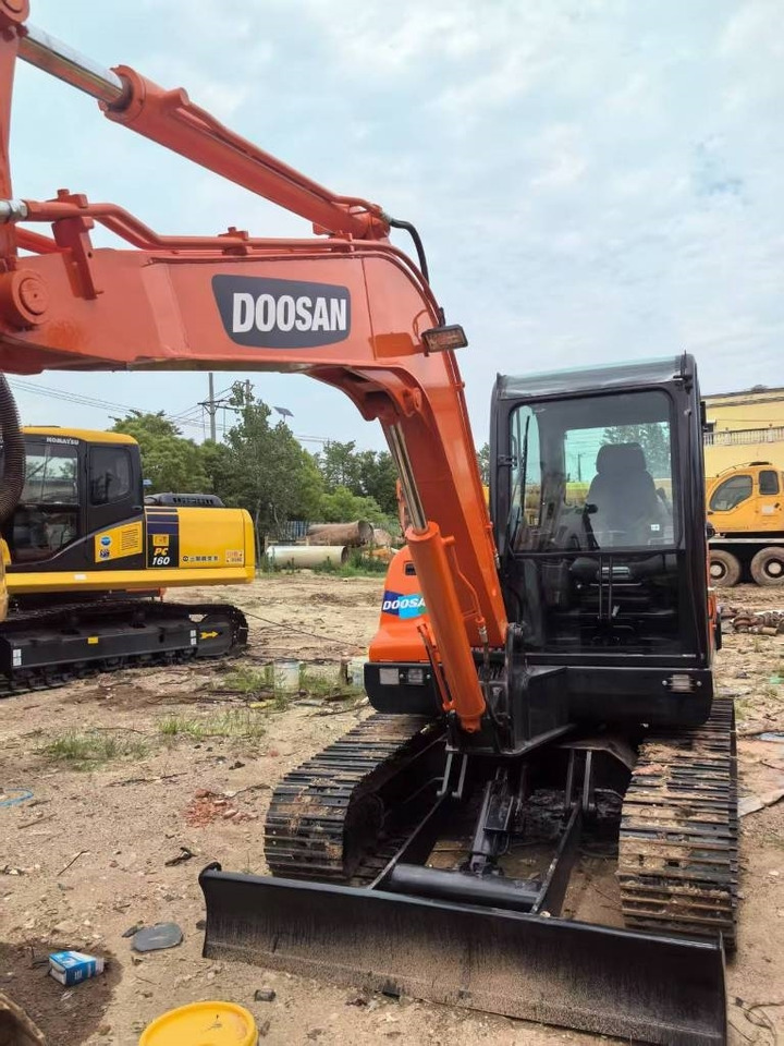Doosan DX 60 - 履带式挖掘机:图1 Doosan DX 60 - 履带式挖掘机:图1