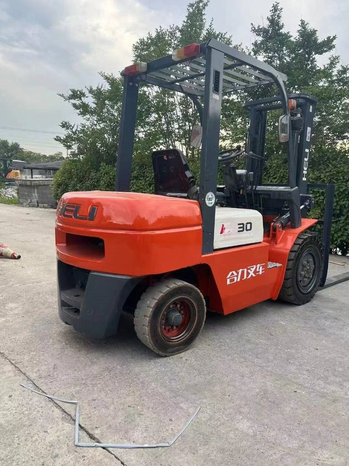 Heli CPC 30 - 柴油叉车:图1 Heli CPC 30 - 柴油叉车:图1