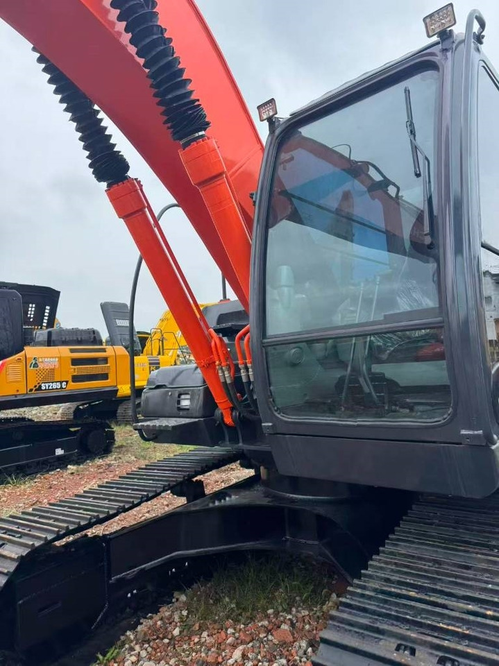 Hitachi ZX 200  - 履带式挖掘机:图2 Hitachi ZX 200  - 履带式挖掘机:图2