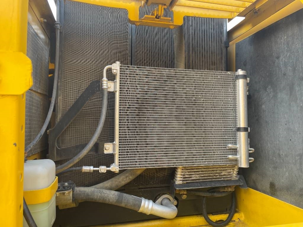 Komatsu PC 200-8 - 履带式挖掘机:图5 Komatsu PC 200-8 - 履带式挖掘机:图5