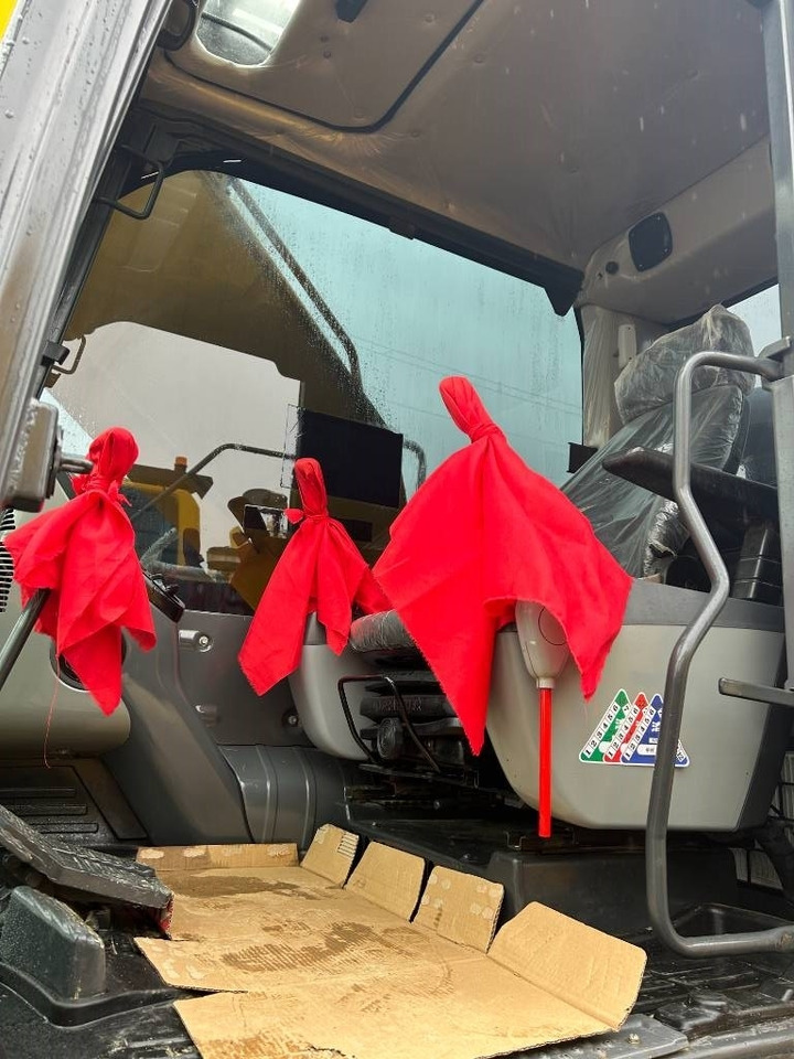Komatsu PC 240 - 履带式挖掘机:图3 Komatsu PC 240 - 履带式挖掘机:图3