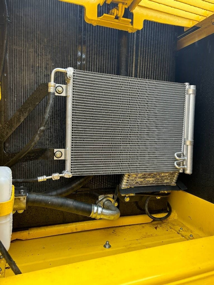 Komatsu PC 240 - 履带式挖掘机:图2 Komatsu PC 240 - 履带式挖掘机:图2