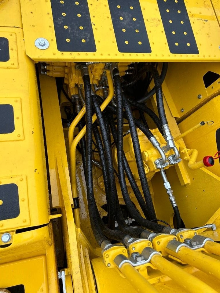 Komatsu PC 240 - 履带式挖掘机:图4 Komatsu PC 240 - 履带式挖掘机:图4