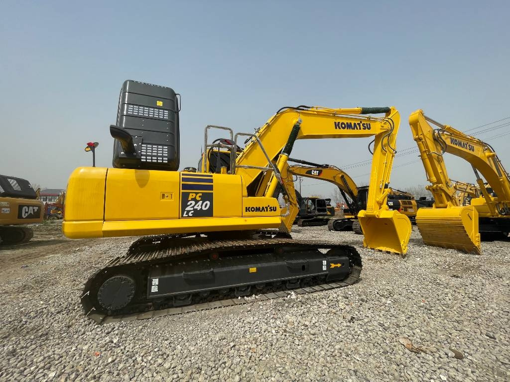 Komatsu PC 240 - 履带式挖掘机:图1 Komatsu PC 240 - 履带式挖掘机:图1