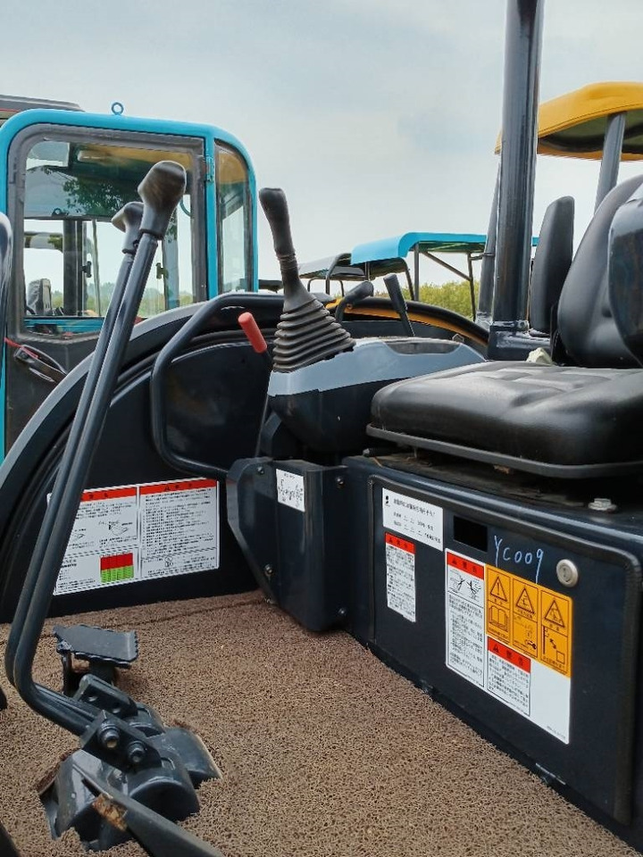 Komatsu PC 35  - 履带式挖掘机:图5 Komatsu PC 35  - 履带式挖掘机:图5