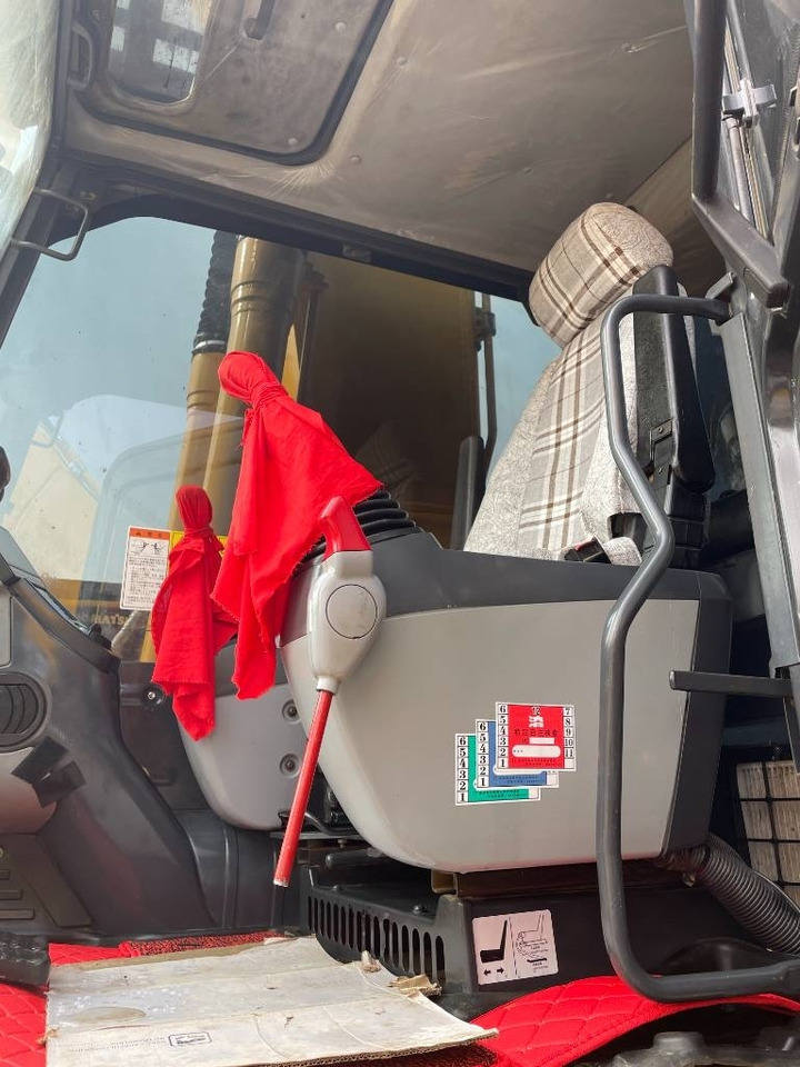 Komatsu PC220 - 履带式挖掘机:图2 Komatsu PC220 - 履带式挖掘机:图2