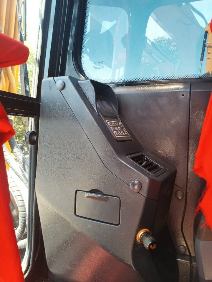 Sany 60C - 履带式挖掘机:图5 Sany 60C - 履带式挖掘机:图5