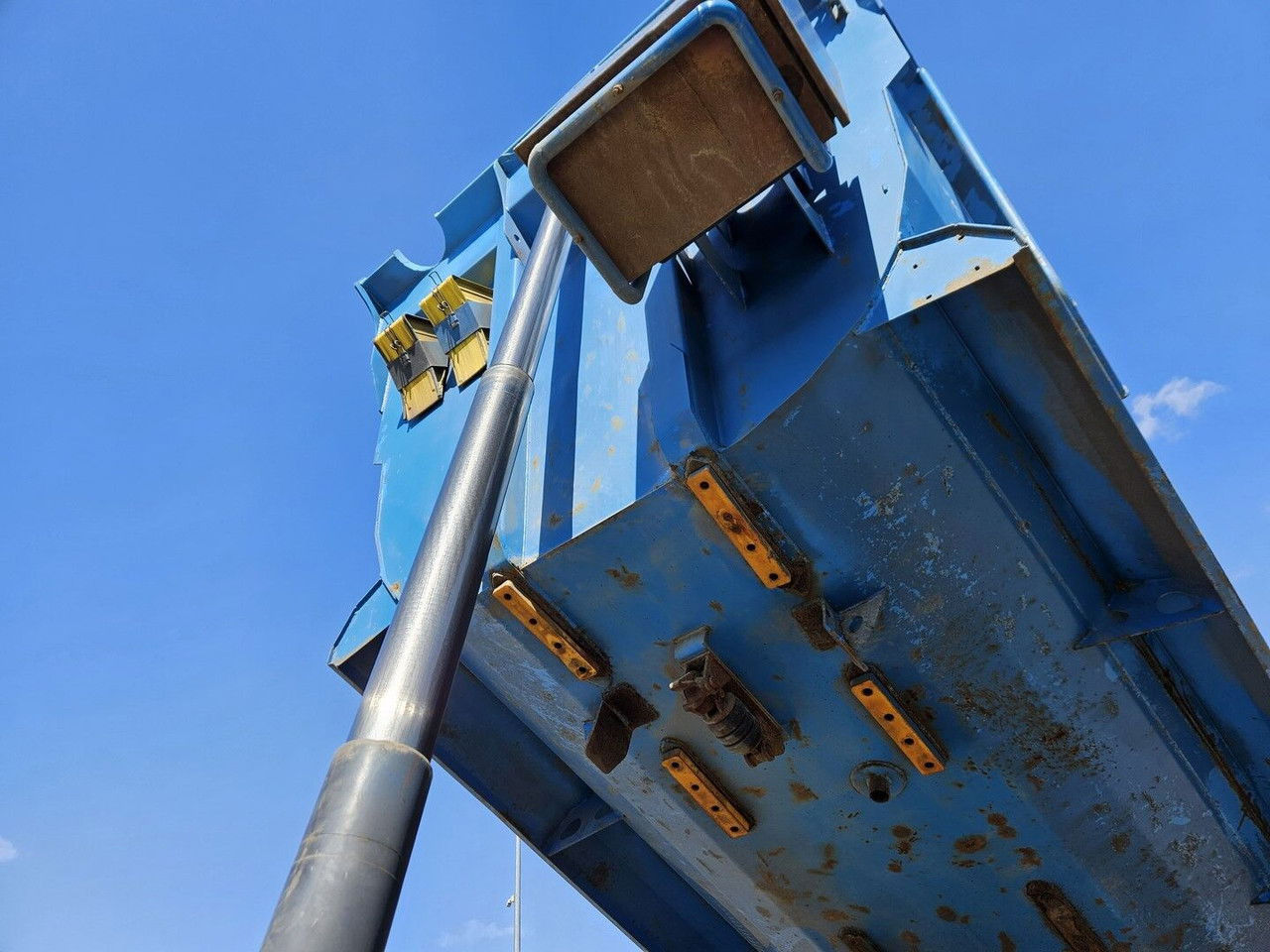 Scania R420 8x4 - Tipper - full spring - 2007 year - 翻斗车:图4 Scania R420 8x4 - Tipper - full spring - 2007 year - 翻斗车:图4