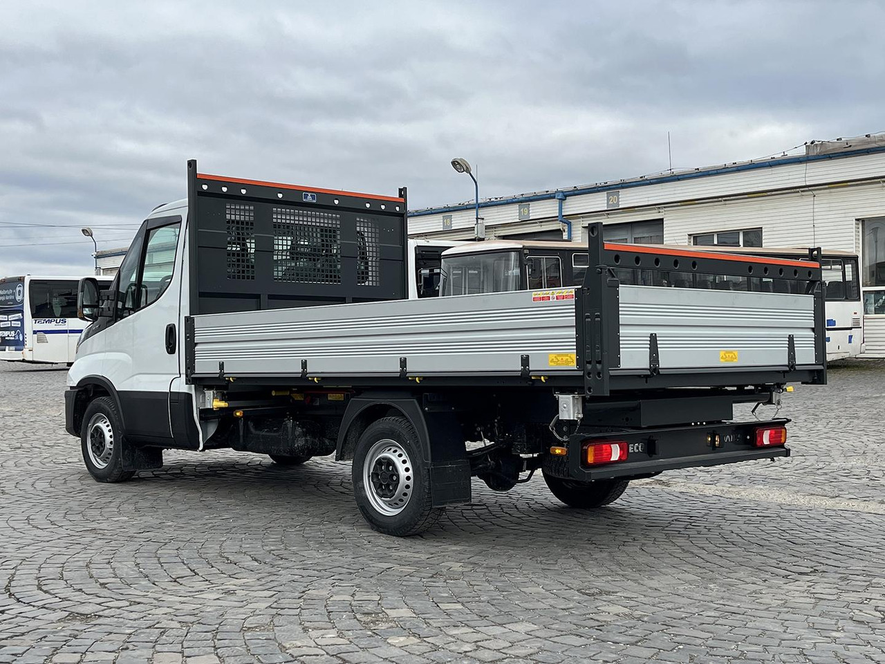 Iveco DAILY SKLÁPAČ, 2.3D, 35S16H - 翻斗货车:图5 Iveco DAILY SKLÁPAČ, 2.3D, 35S16H - 翻斗货车:图5